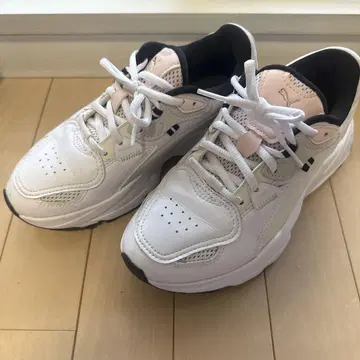 PUMA 스니커즈