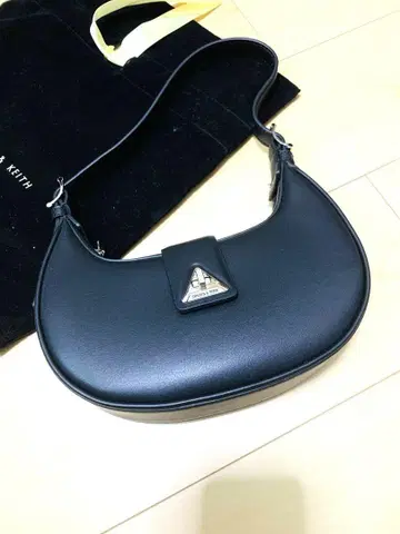 찰스앤키스 핸드백 크레센트