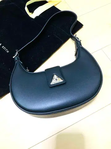 찰스앤키스 핸드백 크레센트