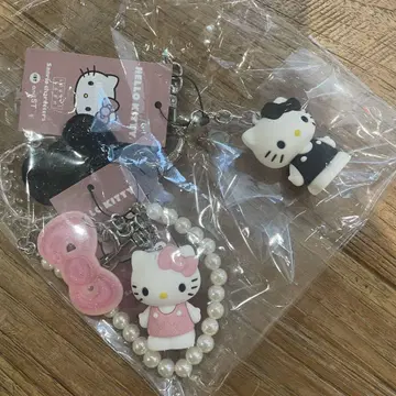 LOWRYSFARM 헬로키티 me% 퀼팅 키참 2개 세트
