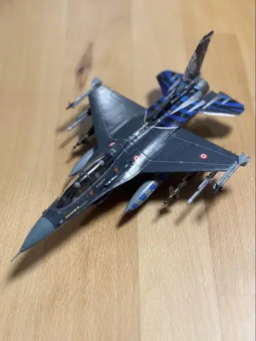 독일 레벨 F-16D 항공기 완성품