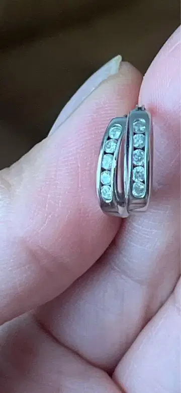 플라티나 900. 다이아 한쪽 0.16ct 귀걸이