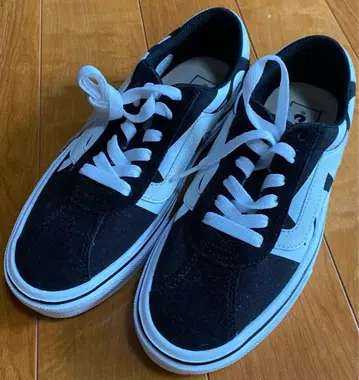 블랙/화이트 스니커즈