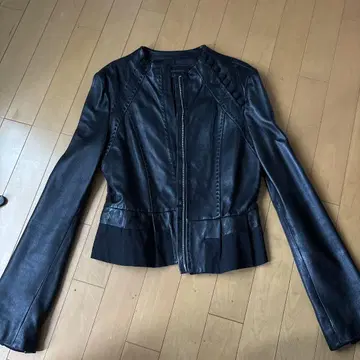 BCBZMAXAZRIA 블랙 가죽 자켓 플레어 밑단