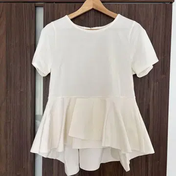 VIS 페플럼 플레어 디자인 화이트 반팔 셔츠 F