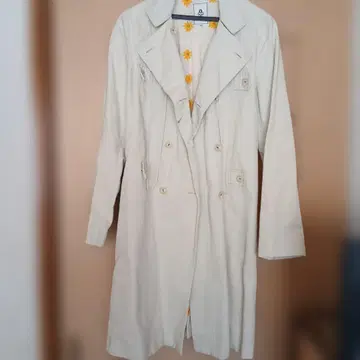 MANDO 더블 브레스트SILK 소재 트렌치코트