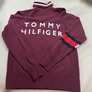 TOMMY HILFIGER 버건디 하이넥 스웨터