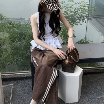[ 새상품급 ] THE TOE Emirates 트랙 데님 팬츠