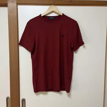 버건디 반팔 T셔츠