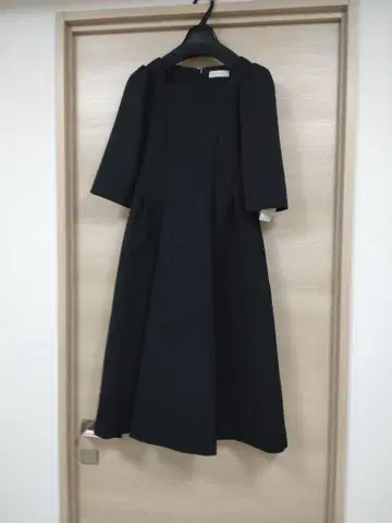 셀포드 블랙 A라인 원피스 38