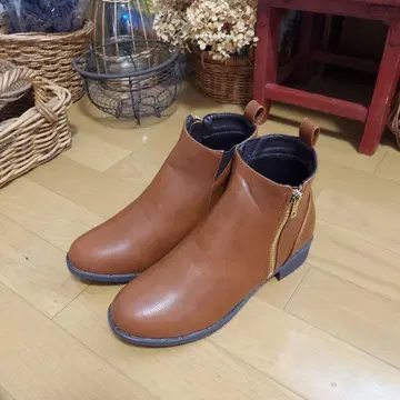 카멜 사이드 고어 부츠 사이드 지퍼 부착 미사용 새상품 가볍고 넉넉함.