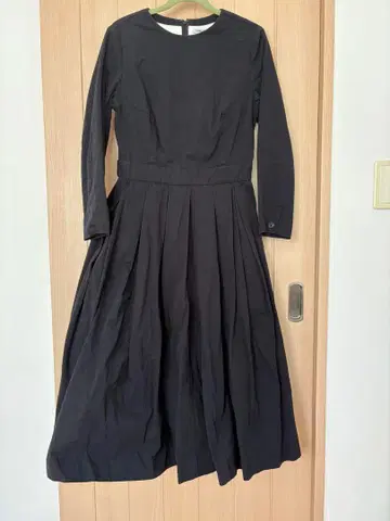 야에카 블랙 턱 원피스