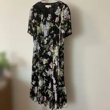 슈퍼 뷰티 블랙 꽃무늬 원피스 42