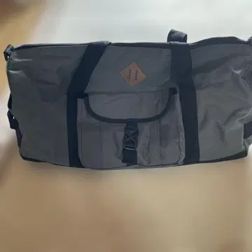 그레이 보스턴 백 프론트 포켓 부착