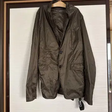 브라운 나일론 자켓 버튼 포함