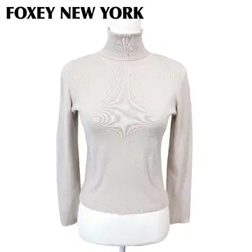 [새상품급] FOXEY NEW YORK 하이넥 니트 40 베이지 무지