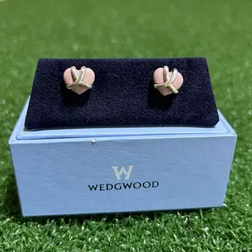 WEDGWOOD 실버 하트형 귀걸이 핑크