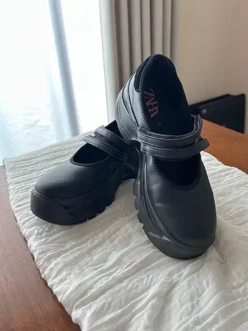 ZARA 블랙 스트랩 통굽 슈즈 23.5cm