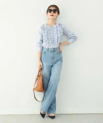 새상품급 리아라피지 프릴 블라우스 스카이블루 S 사이즈