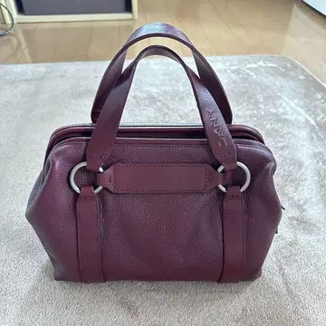 DKNY 버건디 가죽 핸드백