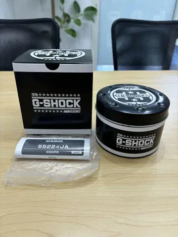 G-SHOCK 5522 레드 한정판 모델