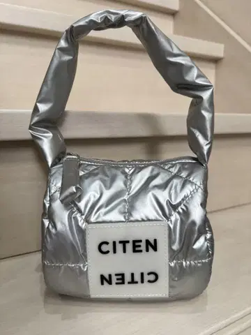 CITEN 실버 퀼팅 핸드백