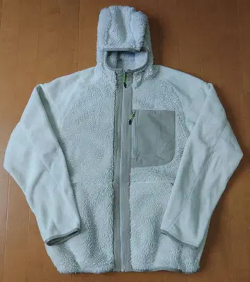 유니클로 화이트 마운티니어링 플리스 자켓 후드 부착