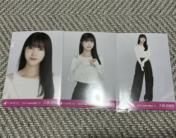 노기자카46 생사진 쿠보 시오리 어깨 트임 상의 컴프