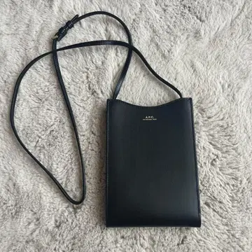 A.P.C. 블랙 가죽 숄더백