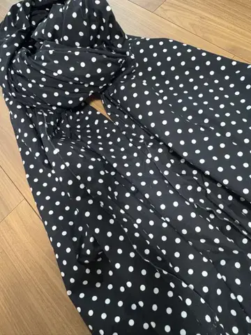 흑백 도트 패턴 스톨