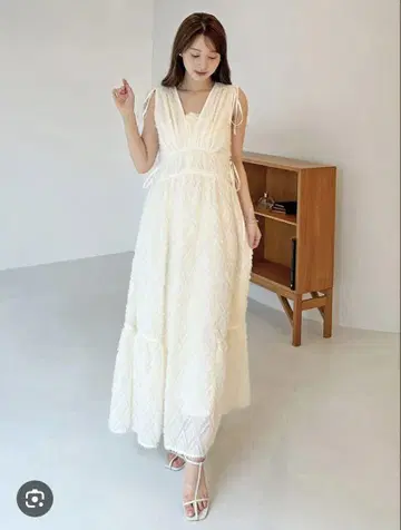 자카드 드로스트 디테일 원피스 화이트 롱 원피스