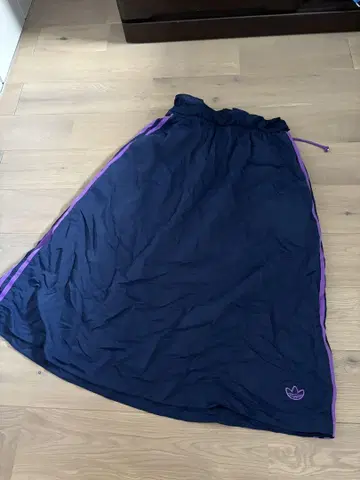 adidas 네이비 플레어 스커트 보라색 스트라이프