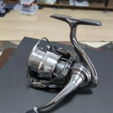 다이와 22 이그지스트 LT2500s 컨디션 최상