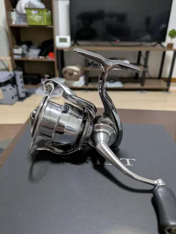 다이와 22 이그지스트 LT2500s 컨디션 최상