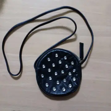 스터드 장식 숄더백