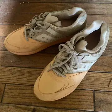 Saucony 베이지 스니커즈