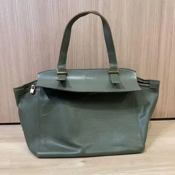 FURLA 올리브 그린 핸드백