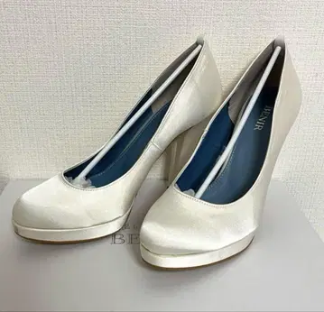 BENIR 화이트 펌프힐