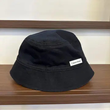 Calvin Klein 블랙 버킷햇