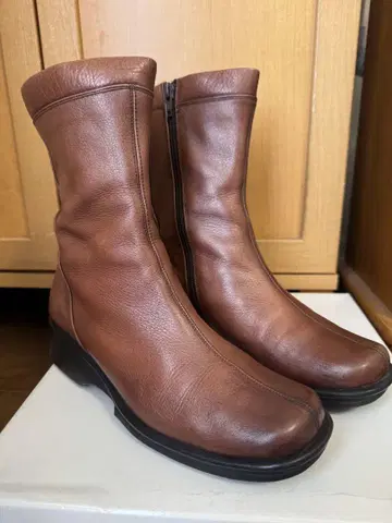 브라운 가죽 부츠 24cm