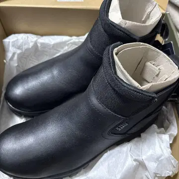 5.11 블랙 가죽 부츠