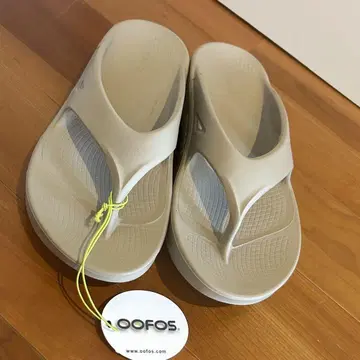 OOFOS 베이지 우포스