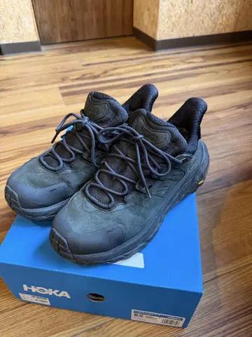 HOKA 스니커즈