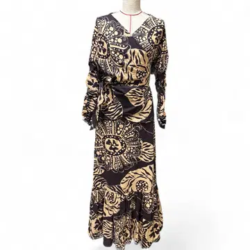 꽃무늬 랩 드레스 블랙과 베이지