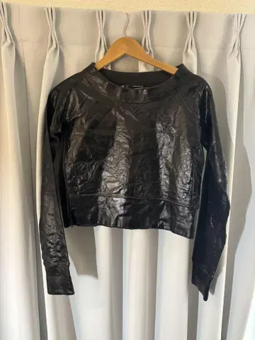 DSQUARED 블랙 코팅 크롭 상의