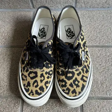 새상품급 VANS 레오파드 표범 무늬 25cm