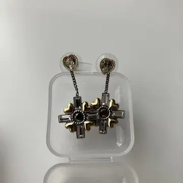 스와로브스키 크로스 모티브 귀걸이