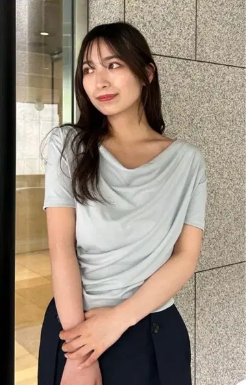 드레이프 넥 오프숄더 티셔츠