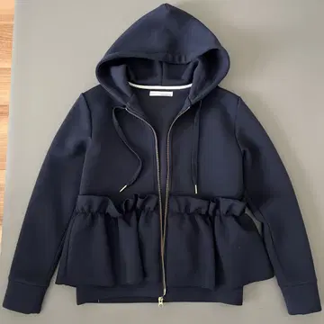 myclozette 마이클로젯트 본딩 프릴 후드티 네이비