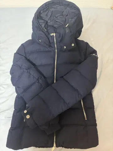 네이비 후드 부착 다운 자켓